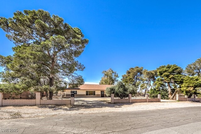 10615 Rancho Destino Rd, Las Vegas, NV 89183 - view of front of home featuring a fenced front yard