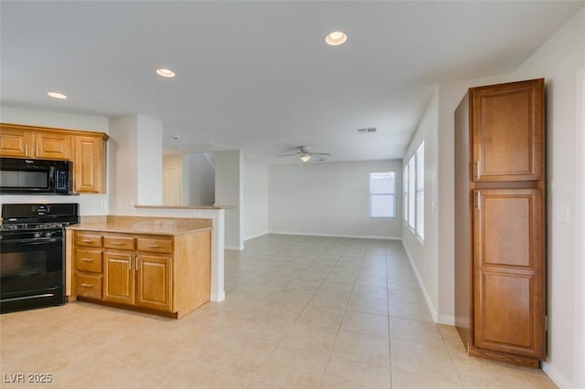 kitchen with visible vents, black appliances, recessed lighting, a peninsula, and ceiling fan