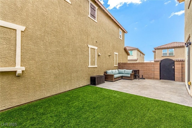 view of yard featuring a patio area, an outdoor hangout area, and fence