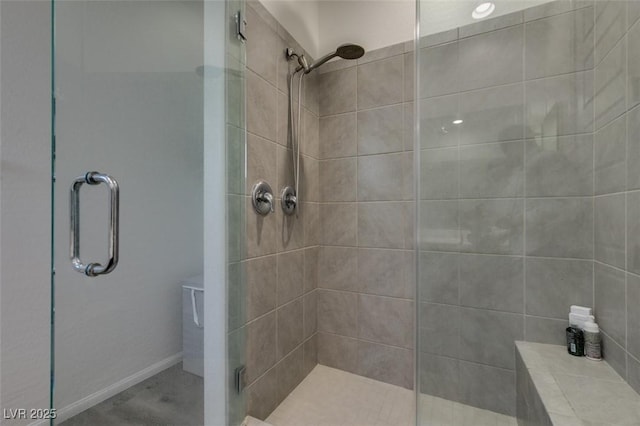 full bathroom featuring a shower stall and baseboards