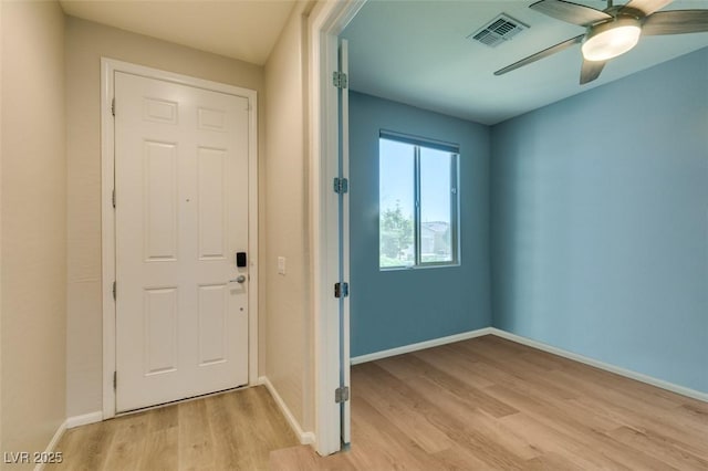 foyer with ceiling fan, visible vents, baseboards, and light wood-style flooring