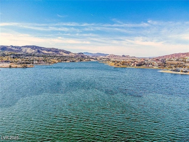 water view with a mountain view