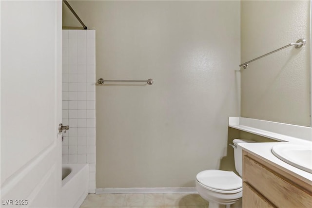 full bathroom with baseboards, toilet, vanity, and bathtub / shower combination