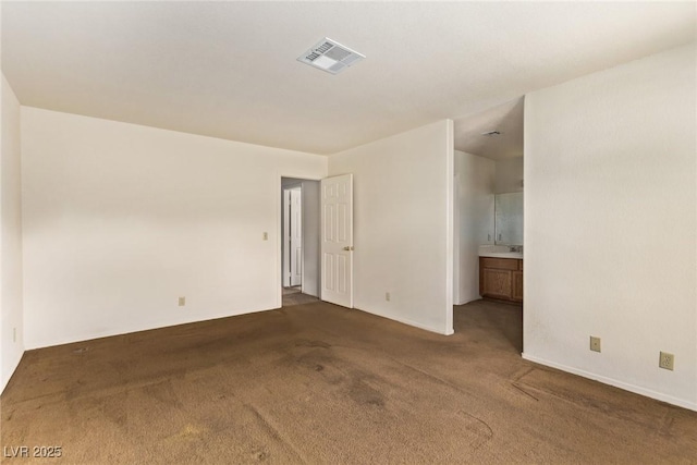 spare room featuring visible vents and carpet floors