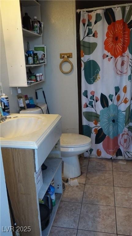 full bath with tile patterned flooring, curtained shower, toilet, and vanity