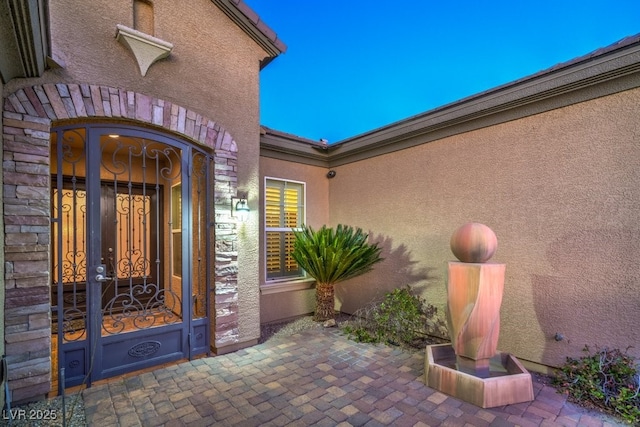 property entrance featuring stucco siding