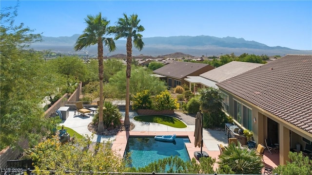 bird's eye view featuring a mountain view