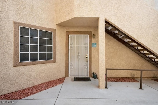 view of exterior entry featuring stucco siding