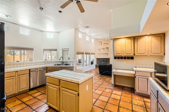 kitchen with visible vents, ceiling fan, a sink, appliances with stainless steel finishes, and open floor plan