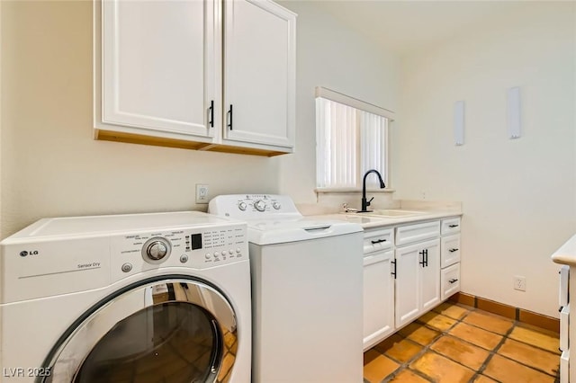 laundry area with independent washer and dryer, a sink, cabinet space, light tile patterned floors, and baseboards