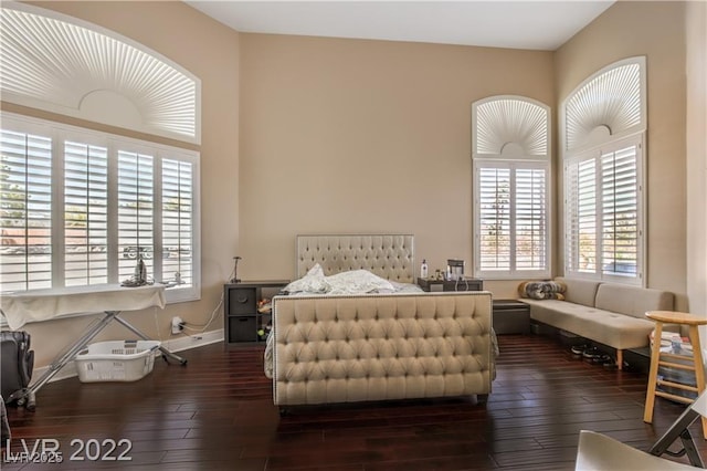 bedroom with baseboards and hardwood / wood-style flooring