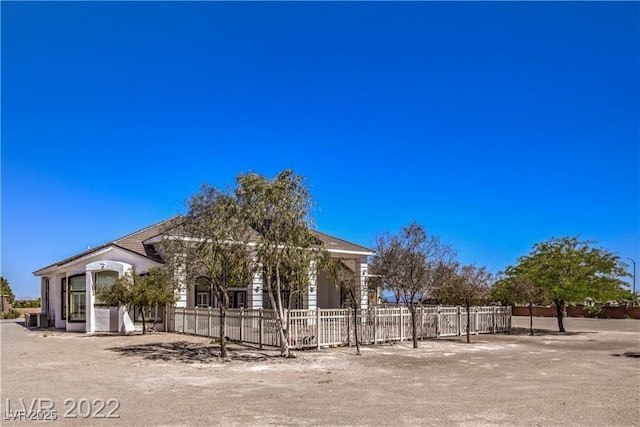 view of front of property featuring a fenced front yard and central AC unit