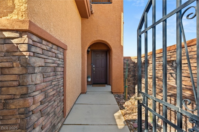 property entrance featuring stucco siding