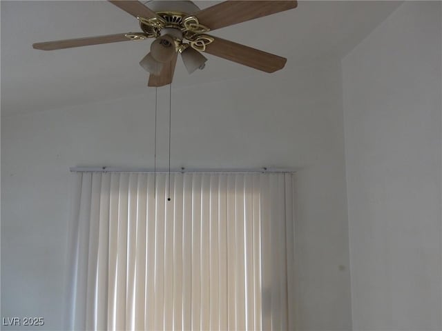 room details featuring ceiling fan