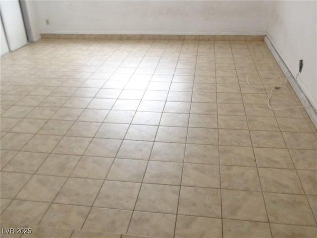 empty room featuring light tile patterned floors