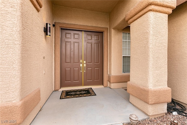 property entrance featuring stucco siding