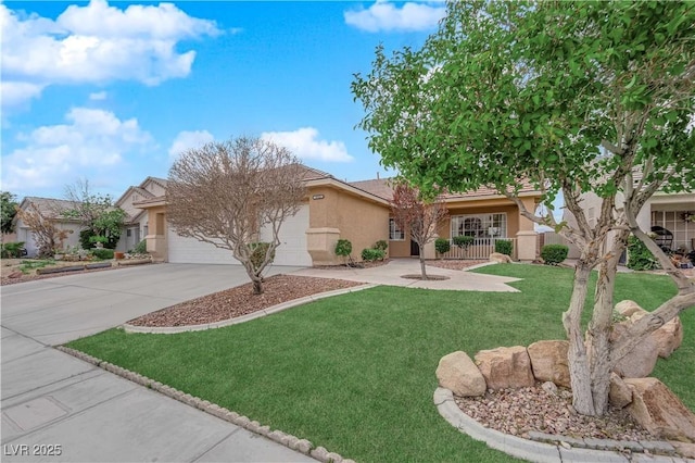 view of front facade featuring stucco siding, a front yard, an attached garage, and driveway