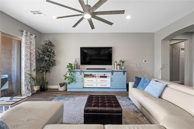 living room featuring visible vents, recessed lighting, wood finished floors, arched walkways, and a ceiling fan