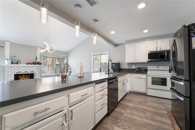 kitchen featuring visible vents, decorative backsplash, white cabinets, stainless steel appliances, and a sink