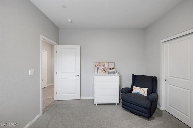 living area with baseboards and carpet