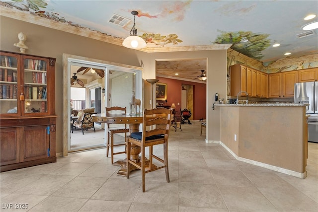 dining area featuring light tile patterned floors, visible vents, baseboards, and ceiling fan