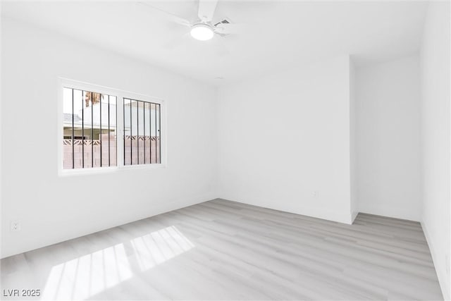 empty room featuring light wood-style flooring and a ceiling fan