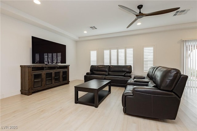 living room featuring light wood-type flooring, visible vents, recessed lighting, and a ceiling fan