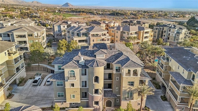 birds eye view of property featuring a mountain view and a residential view