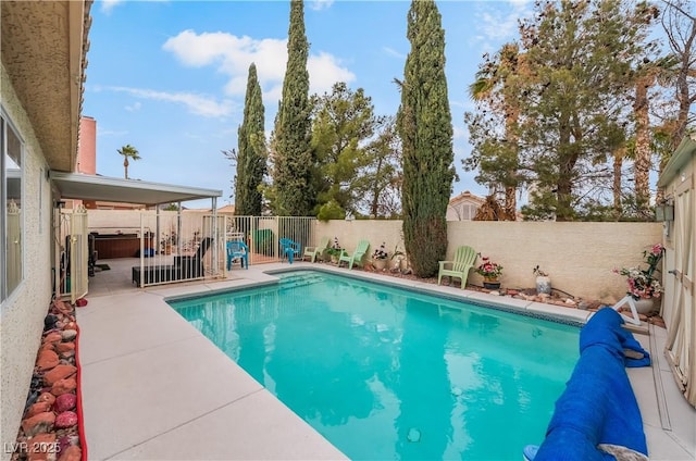 view of swimming pool featuring a fenced in pool, a fenced backyard, a jacuzzi, and a patio area