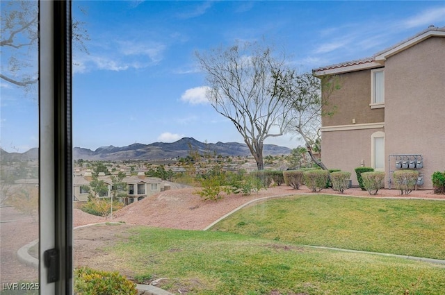 view of yard with a mountain view