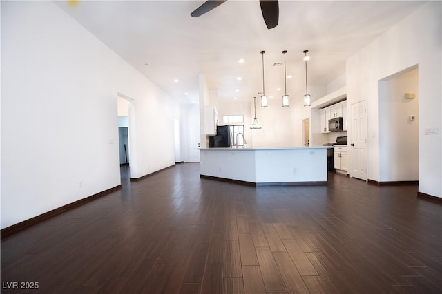 kitchen featuring black appliances, dark wood-style floors, a ceiling fan, and white cabinets