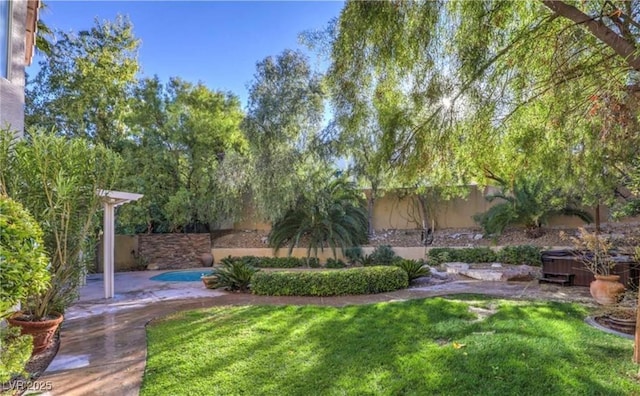 view of yard featuring a patio area, fence, and a hot tub