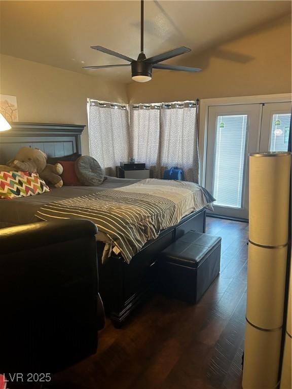 bedroom featuring dark wood-type flooring and a ceiling fan