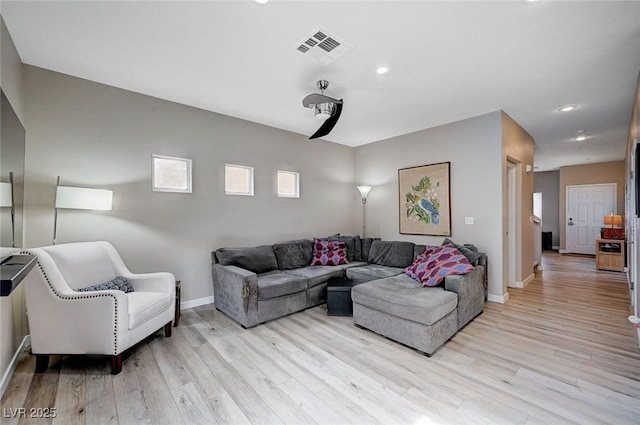 living area featuring visible vents, recessed lighting, light wood-type flooring, and baseboards