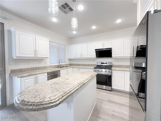 kitchen featuring white cabinetry, visible vents, appliances with stainless steel finishes, and a kitchen island