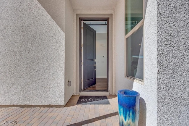 property entrance featuring stucco siding