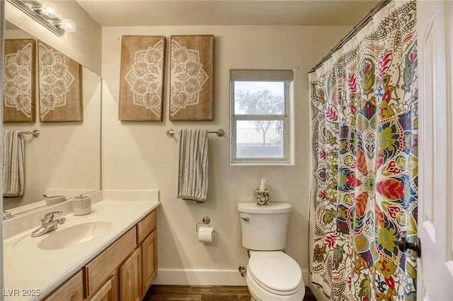 full bath with curtained shower, baseboards, toilet, wood finished floors, and vanity