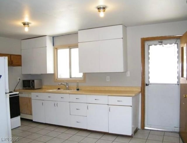 1016 Park Ave, Ely, NV 89301 - kitchen featuring electric range oven, light countertops, a sink, and stainless steel microwave