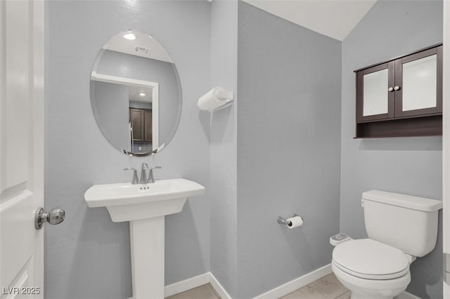 965 Nevada State Dr Unit 36102, Henderson, NV 89002 - bathroom featuring baseboards, lofted ceiling, toilet, and a sink