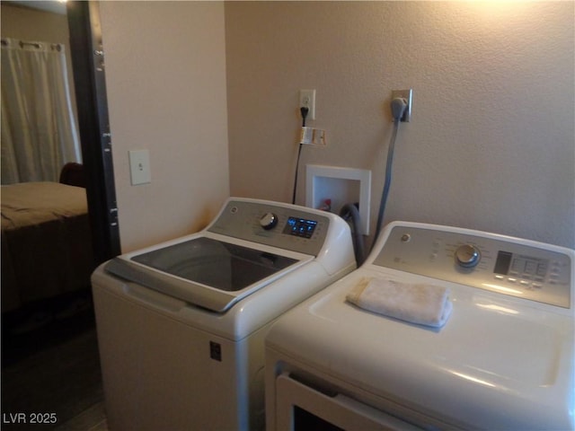 3127 Aloha Ave, Las Vegas, NV 89121 - laundry room with washing machine and dryer