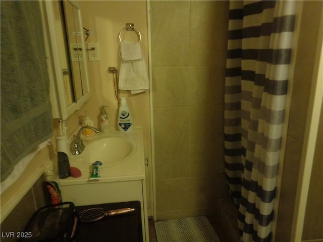 3127 Aloha Ave, Las Vegas, NV 89121 - bathroom featuring a shower with curtain and vanity
