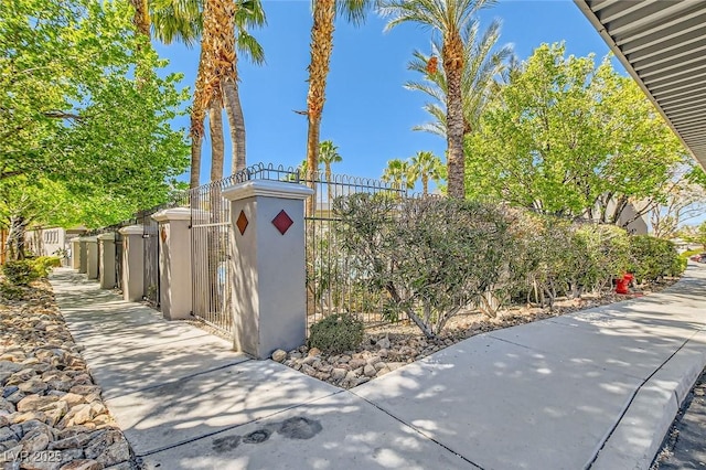 950 Seven Hills Dr Unit 814, Henderson, NV 89052 - exterior space featuring a gate and fence