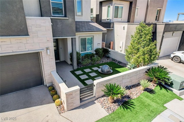 view of front facade with stucco siding and fence