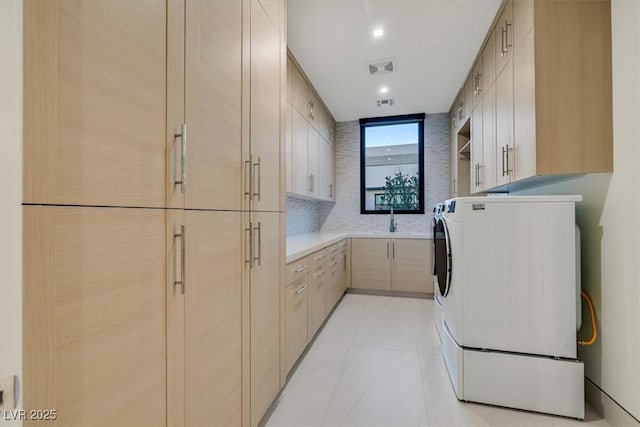 laundry room with washer / dryer, visible vents, a sink, and cabinet space