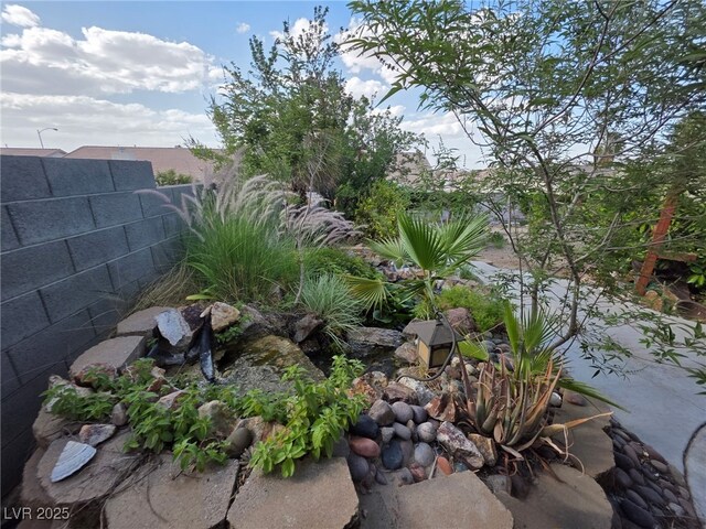 388 Coronado Dr, Henderson, NV 89015 - view of yard featuring a garden pond
