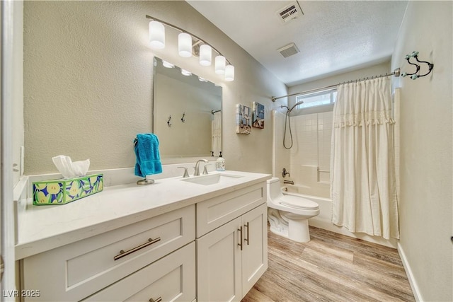 full bath featuring wood finished floors, toilet, shower / tub combo with curtain, and visible vents