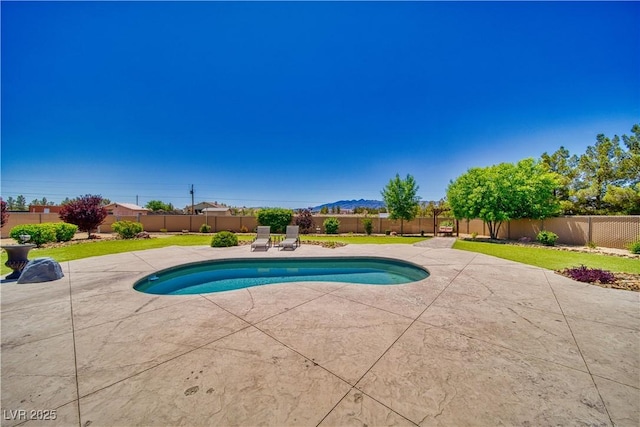 1131 China St, Pahrump, NV 89048 - view of pool featuring a patio area and a mountain view