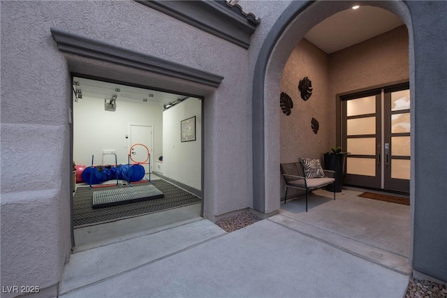 entrance to property with stucco siding