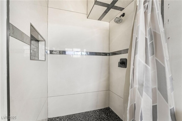 1520 Teton St, Las Vegas, NV 89101 - bathroom with a tile shower