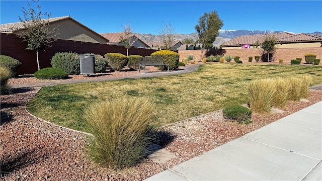 view of yard featuring a fenced backyard